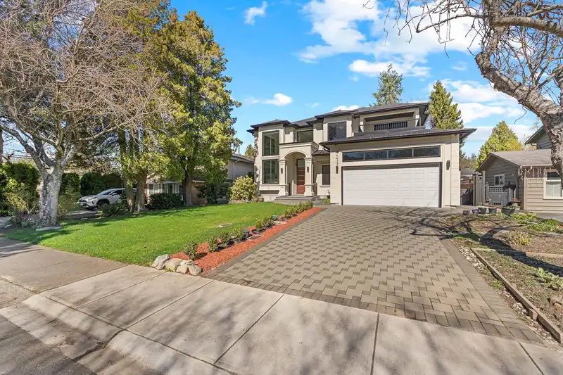 14419 17A AVENUE - photo 3 of 37