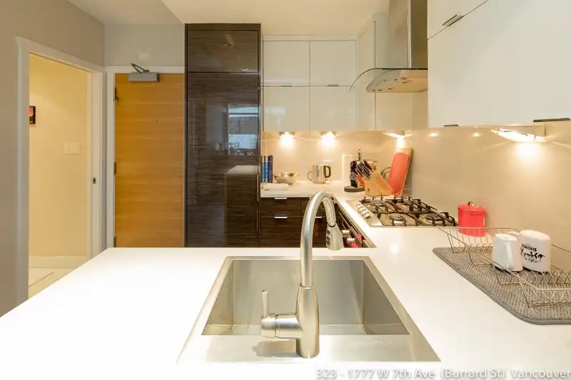 323 1777 W 7TH AVENUE - photo 4 of 40