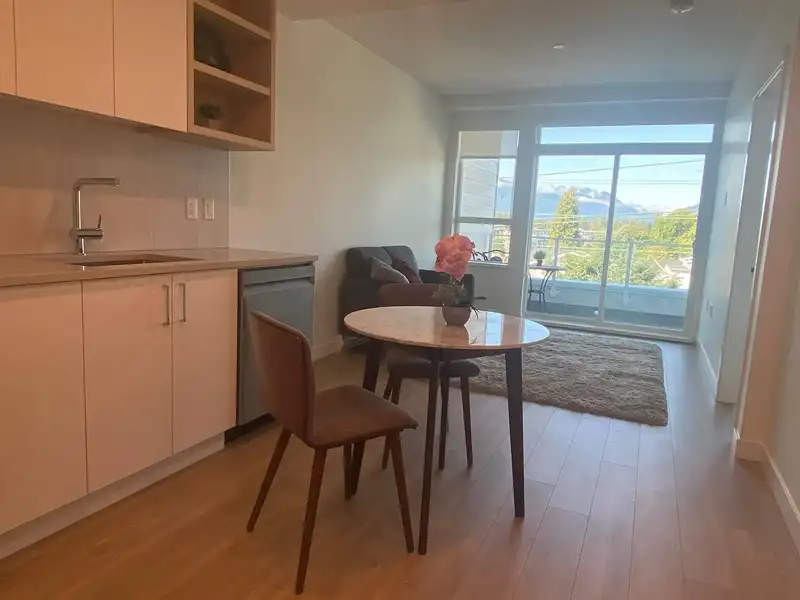 508 723 GROVER AVENUE - photo 3 of 28