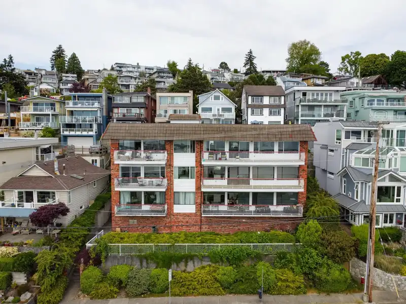 202 15147 MARINE DRIVE - photo 3 of 37