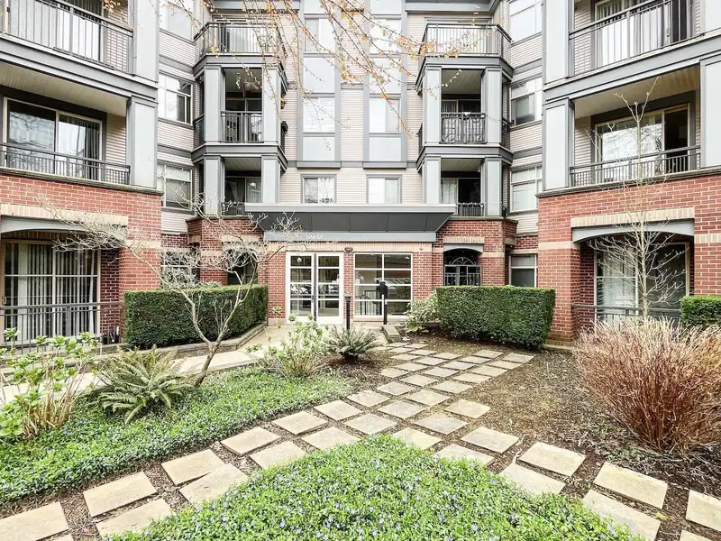 208 10455 UNIVERSITY DRIVE - photo 1 of 31