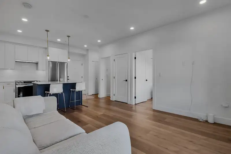 207 20282 72B AVENUE - photo 3 of 37