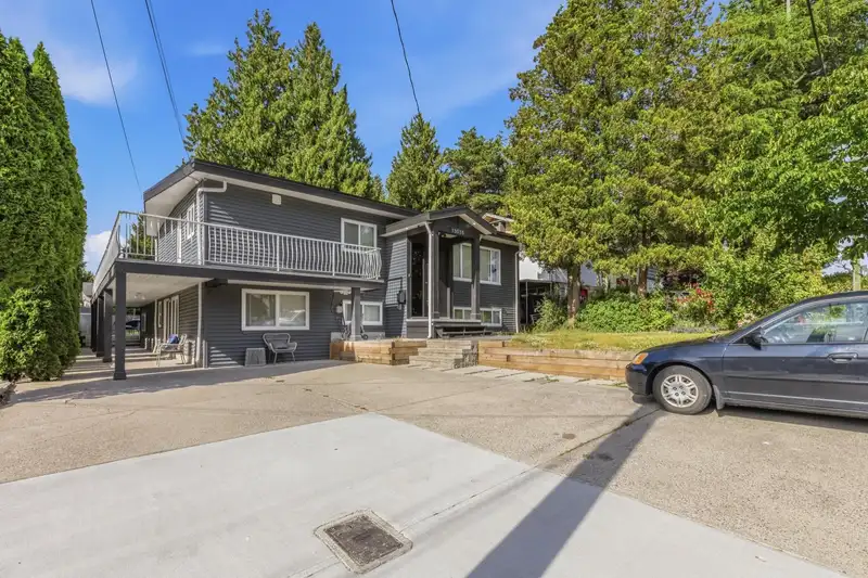 13035 98A AVENUE - photo 3 of 39