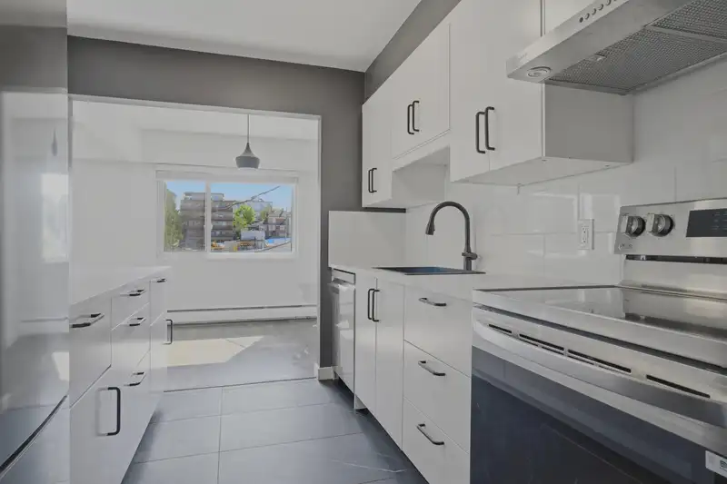 9 48 LEOPOLD PLACE - photo 3 of 24