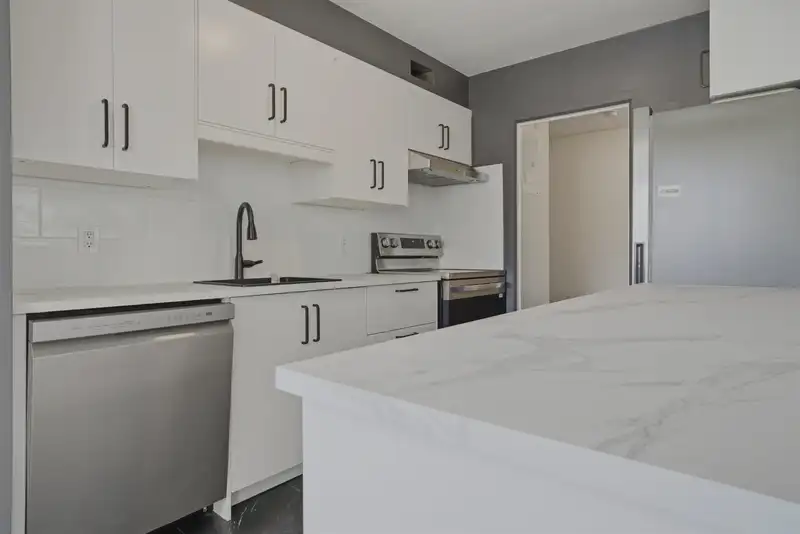 9 48 LEOPOLD PLACE - photo 4 of 24