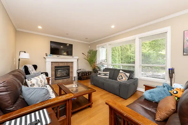 3782 154 STREET - photo 4 of 40
