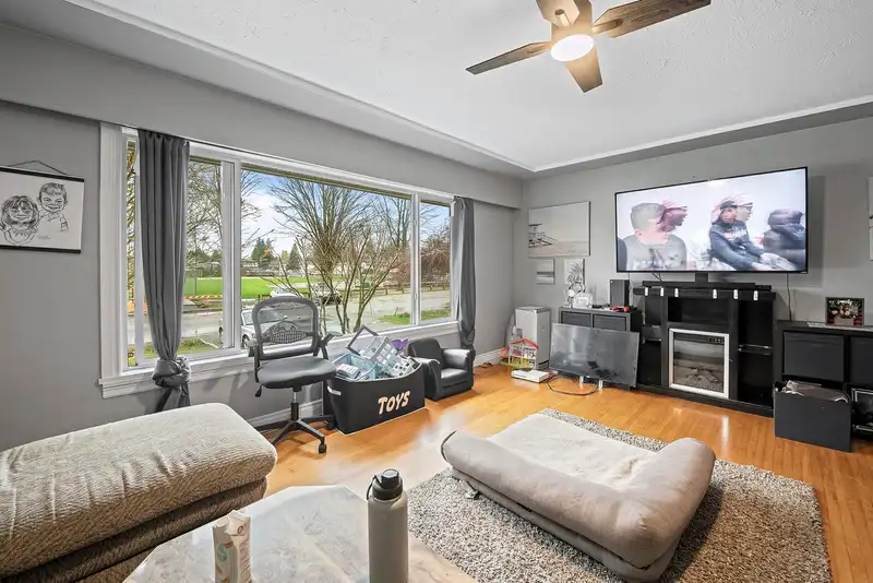 1771 GRANT AVENUE - photo 3 of 33