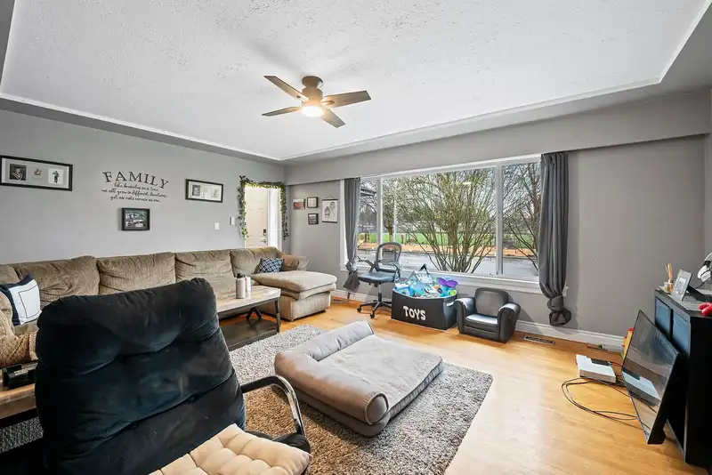 1771 GRANT AVENUE - photo 4 of 33