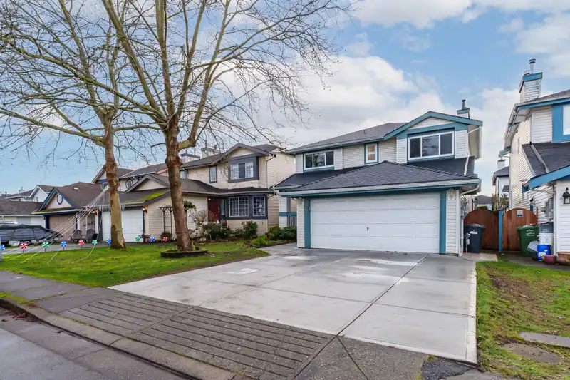 22080 MCLEAN AVENUE - photo 2 of 32