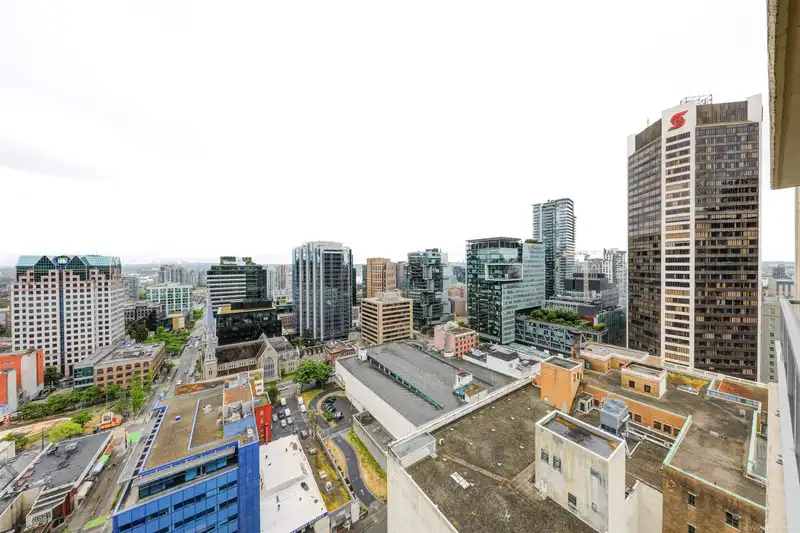 2611 610 GRANVILLE STREET - photo 2 of 16