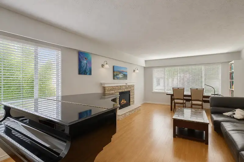 1743 E 49TH AVENUE - photo 4 of 23