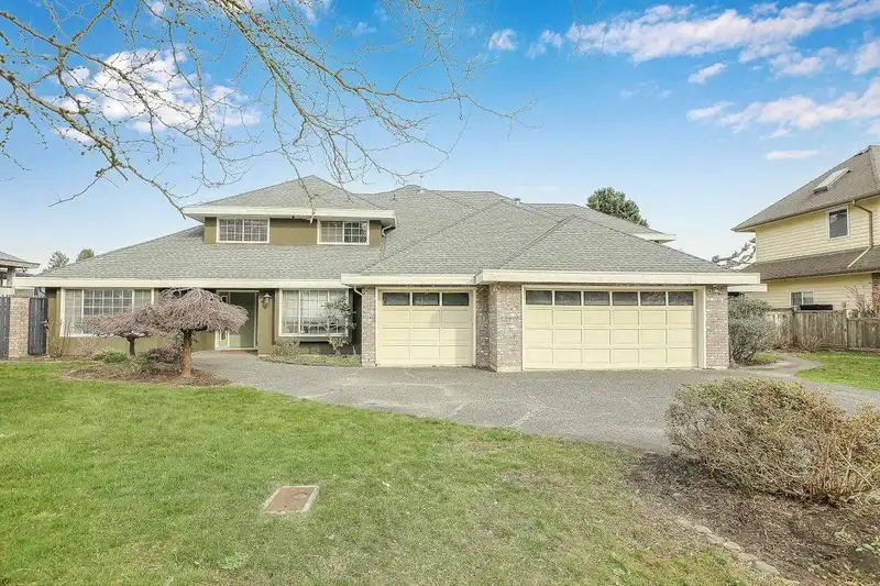 9312 163 STREET - photo 1 of 40