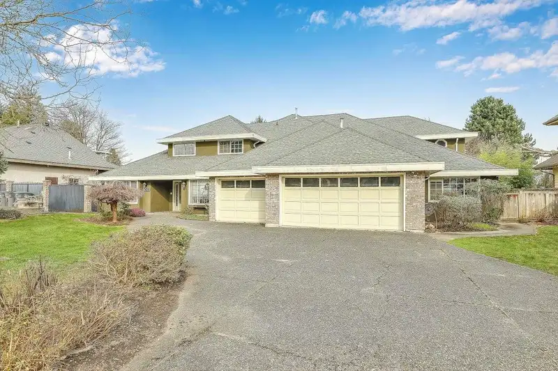 9312 163 STREET - photo 2 of 40