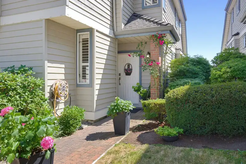 8 920 CITADEL DRIVE - photo 2 of 40