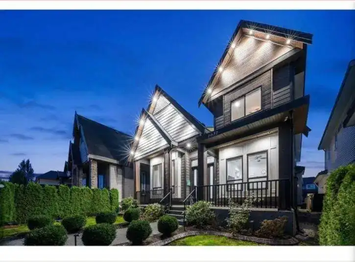 6637 121A STREET - photo 1 of 40