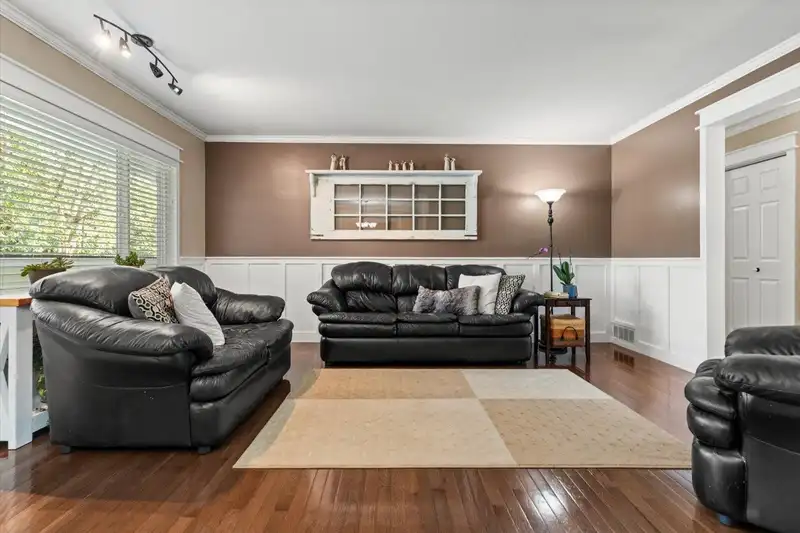 2052 PRIMROSE STREET - photo 4 of 40