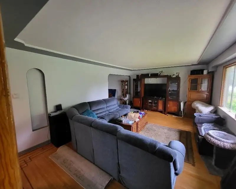 45644 WELLINGTON AVENUE - photo 2 of 16