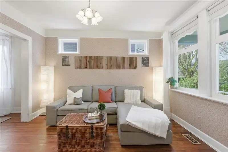 2232 W 14TH AVENUE - photo 4 of 32