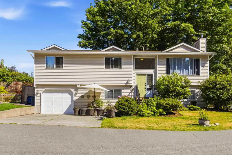 9030 JAMES PLACE - photo 2 of 40