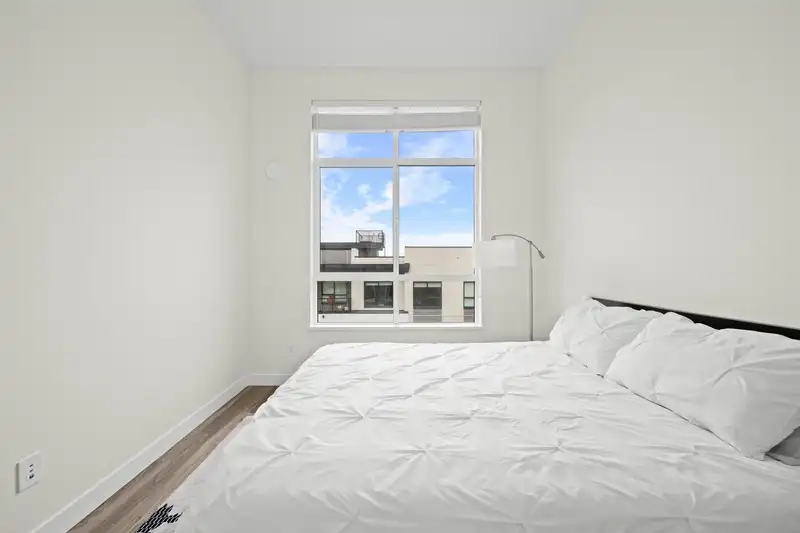 406 20356 72B AVENUE - photo 2 of 25