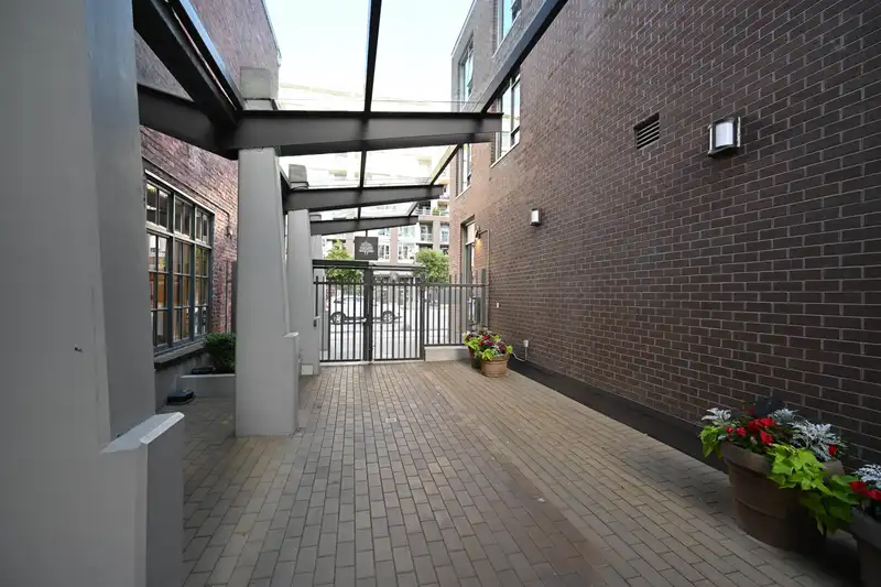 410 445 W 2ND AVENUE - photo 3 of 13