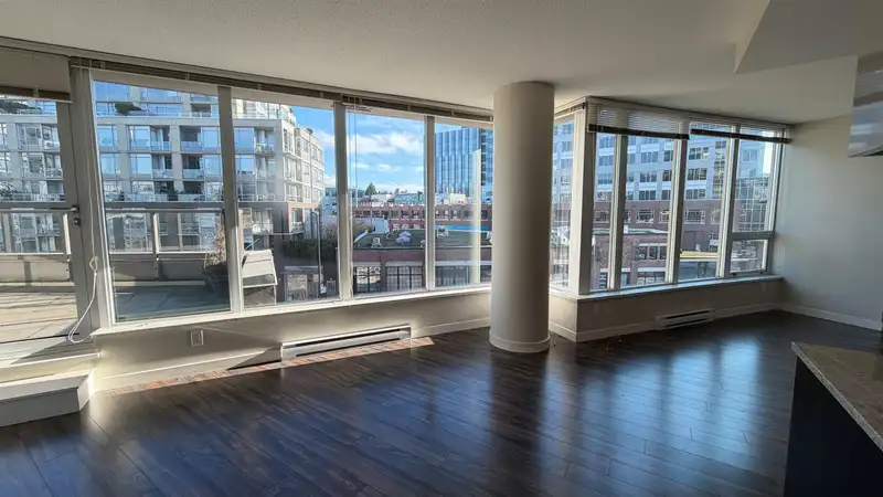 410 445 W 2ND AVENUE - photo 4 of 13