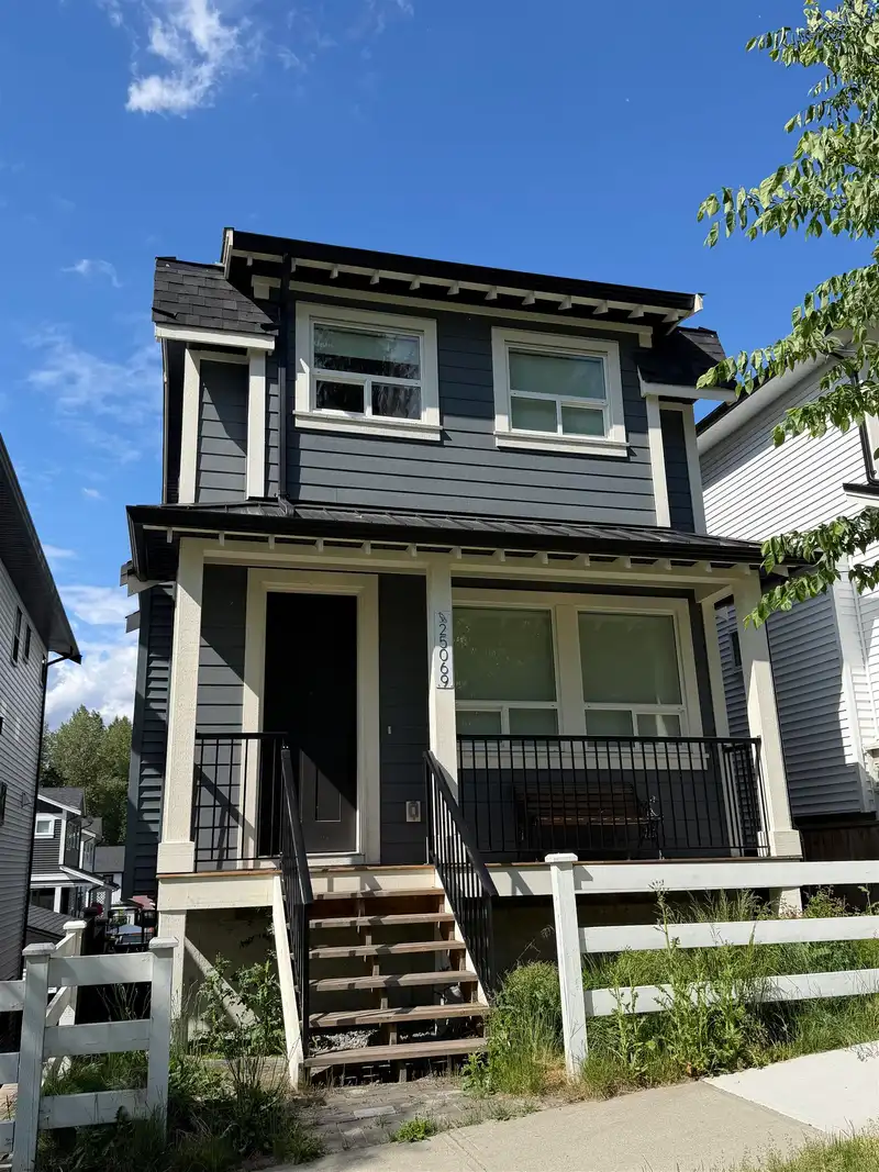 25069 112 AVENUE - photo 1 of 4