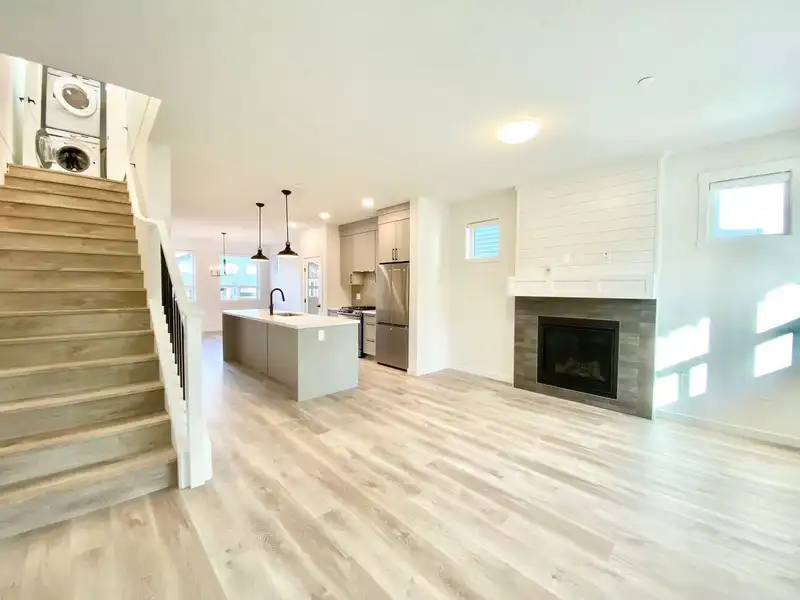 25069 112 AVENUE - photo 3 of 4