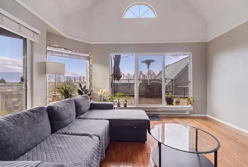 306 1345 W 4TH AVENUE - photo 1 of 24