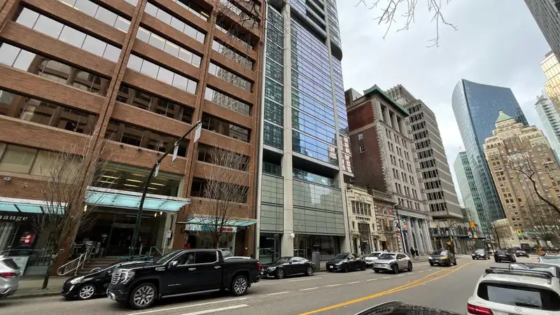 2005 838 W HASTINGS STREET - photo 1 of 24