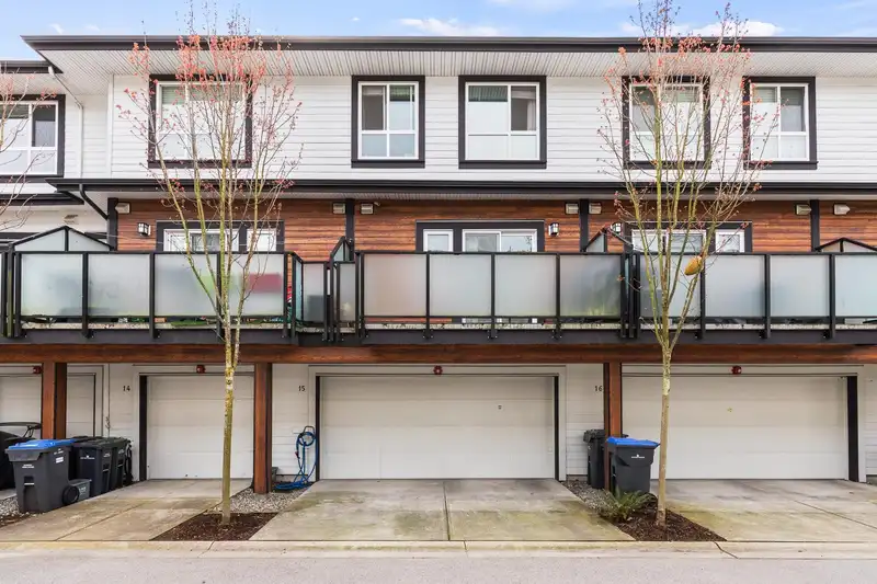 15 240 JARDINE STREET - photo 3 of 29