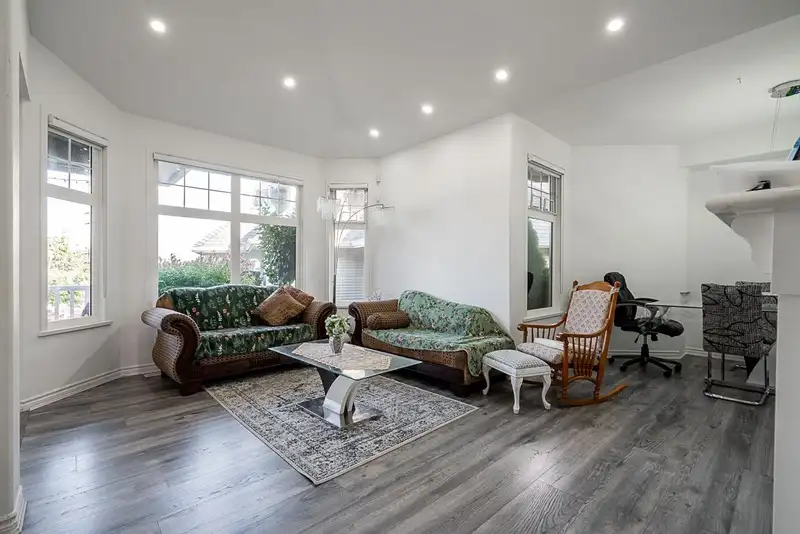 14616 75A AVENUE - photo 2 of 36