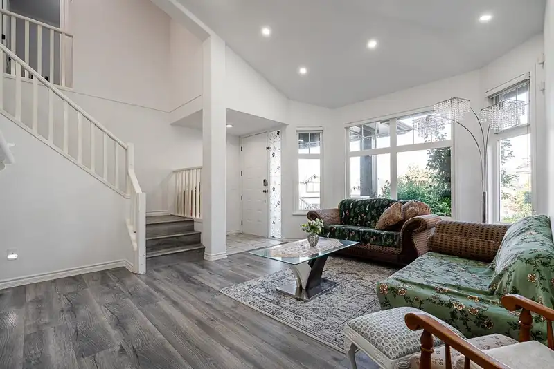 14616 75A AVENUE - photo 3 of 36