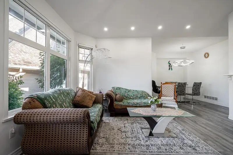 14616 75A AVENUE - photo 4 of 36