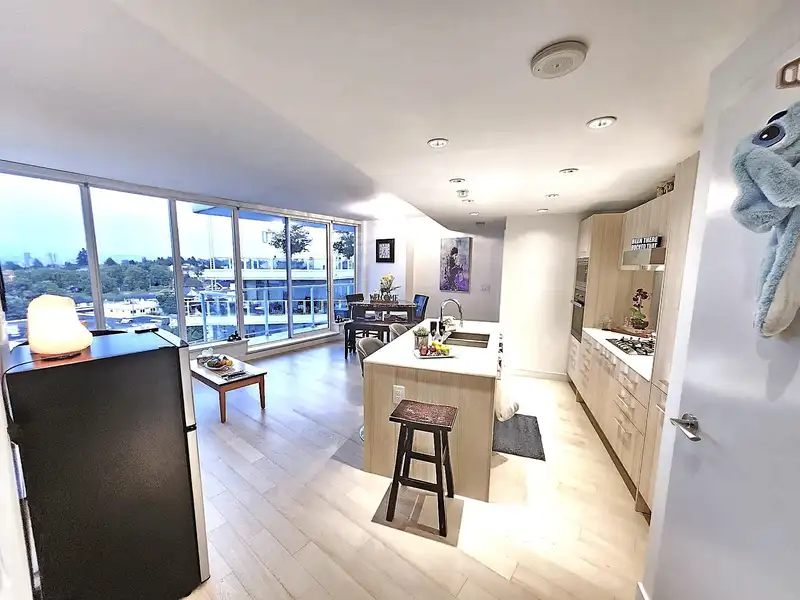809 4638 GLADSTONE STREET - photo 2 of 40