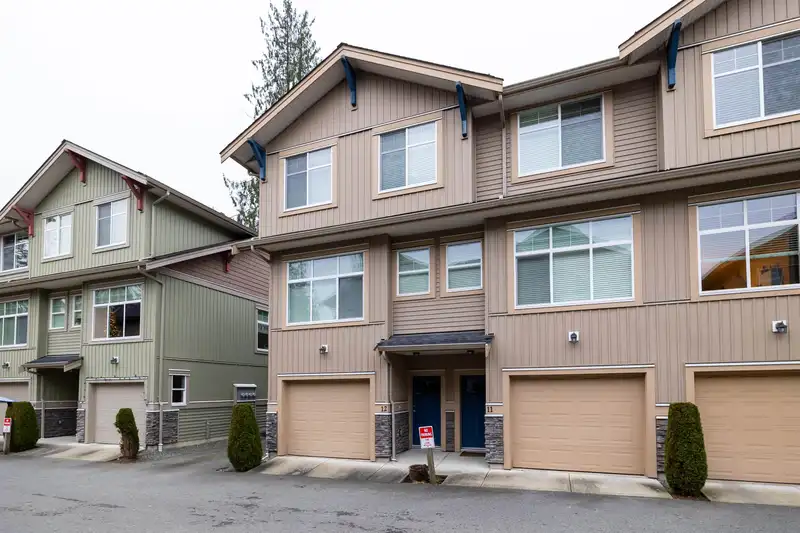 12 20966 77A AVENUE - photo 1 of 26