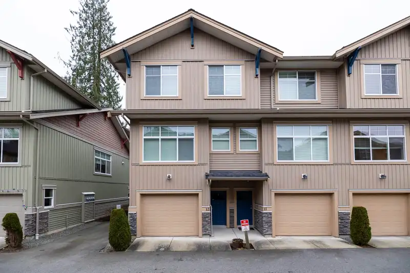 12 20966 77A AVENUE - photo 3 of 26