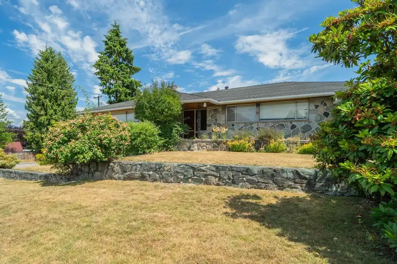 5240 HALLEY AVENUE - photo 1 of 16