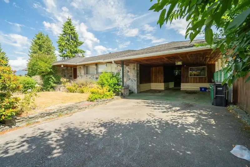 5240 HALLEY AVENUE - photo 2 of 16