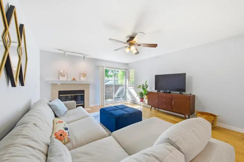 836 ROCHE POINT DRIVE - photo 3 of 31