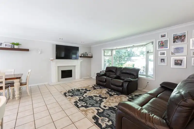 3874 200A STREET - photo 4 of 40