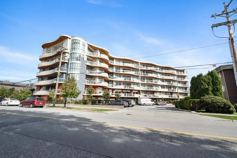511 20416 PARK AVENUE - photo 2 of 34