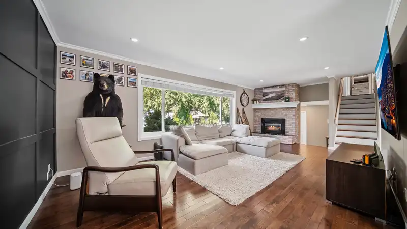 3222 CHESTNUT STREET - photo 4 of 40