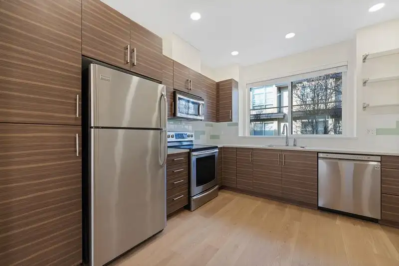 39 19477 72A AVENUE - photo 4 of 37