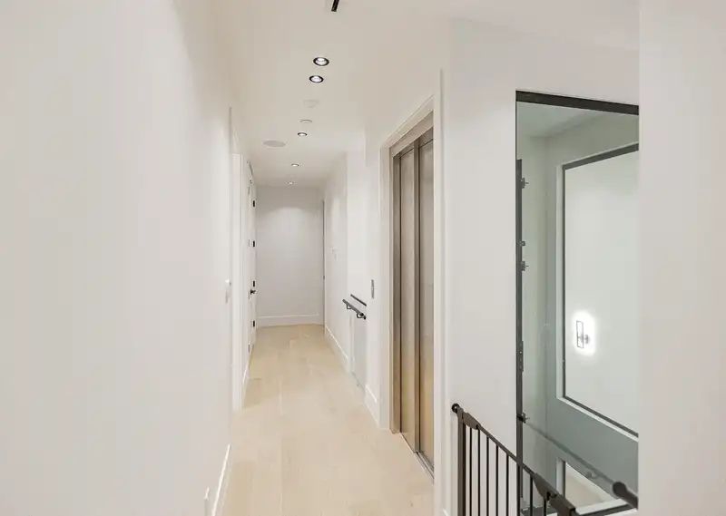 2051 W KING EDWARD AVENUE - photo 3 of 40
