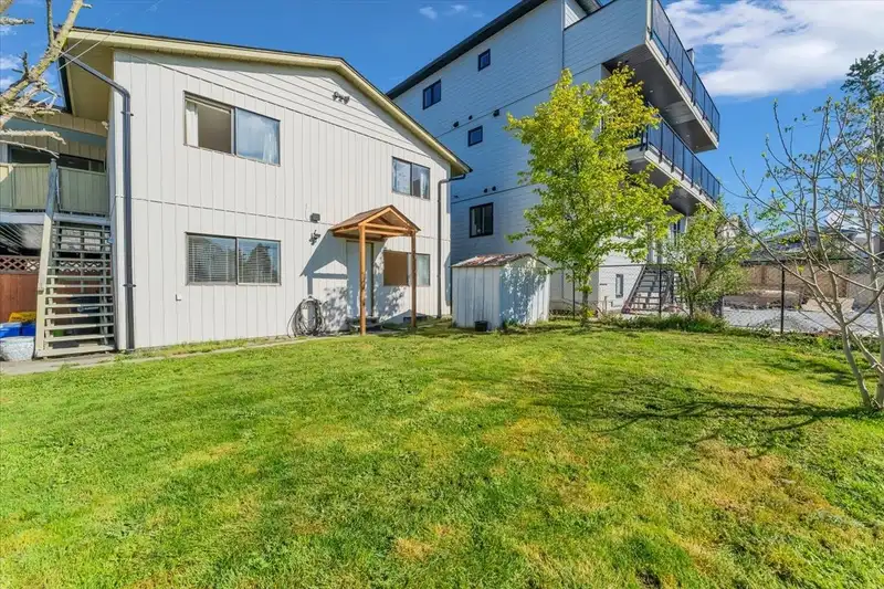7266 17TH AVENUE - photo 2 of 33