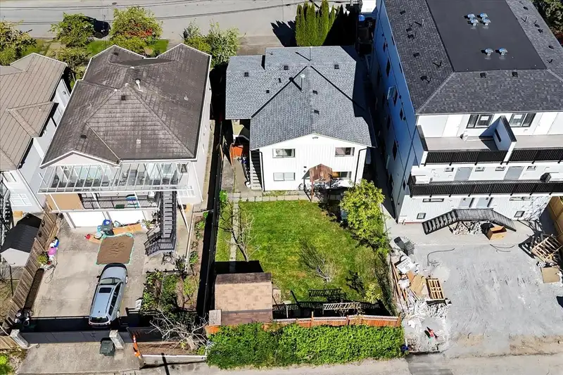 7266 17TH AVENUE - photo 4 of 33