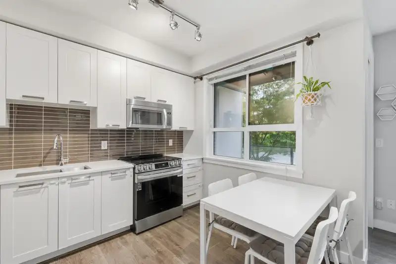 206 15388 105 AVENUE - photo 4 of 35