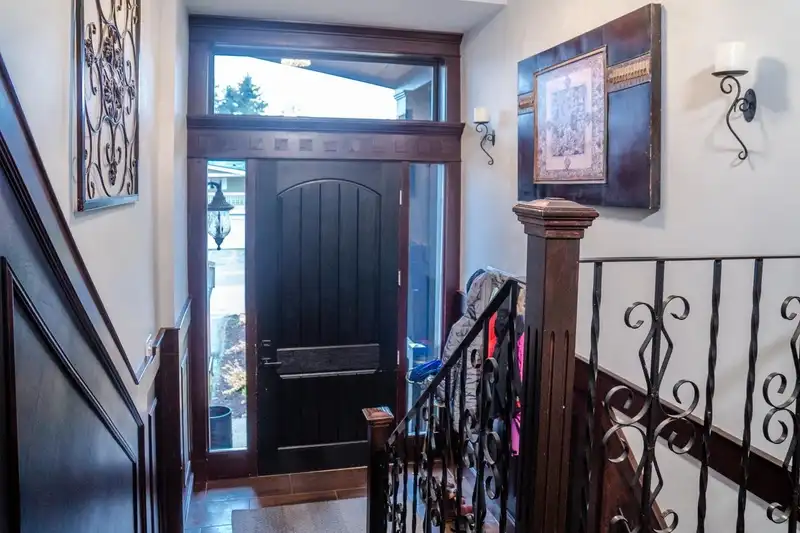 1190 AUGUSTA AVENUE - photo 2 of 29