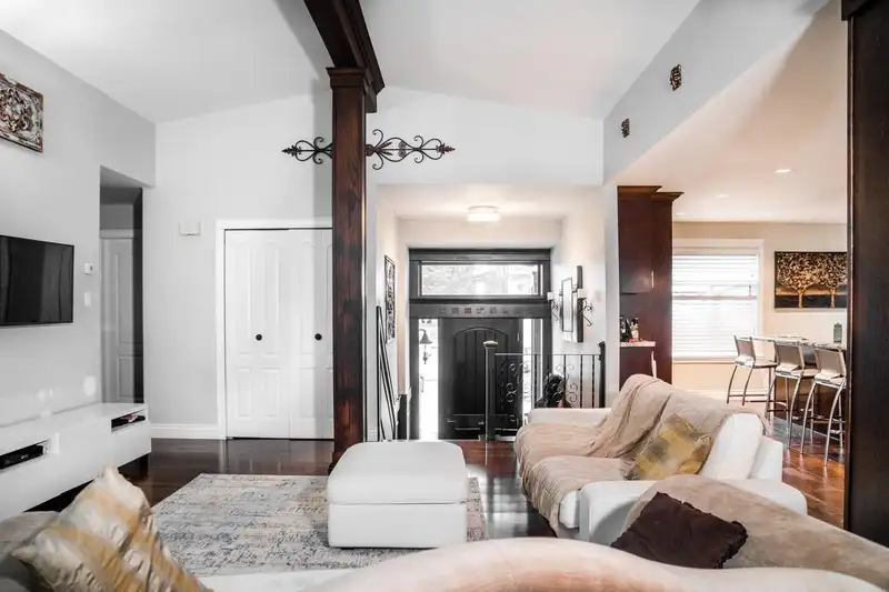 1190 AUGUSTA AVENUE - photo 3 of 29